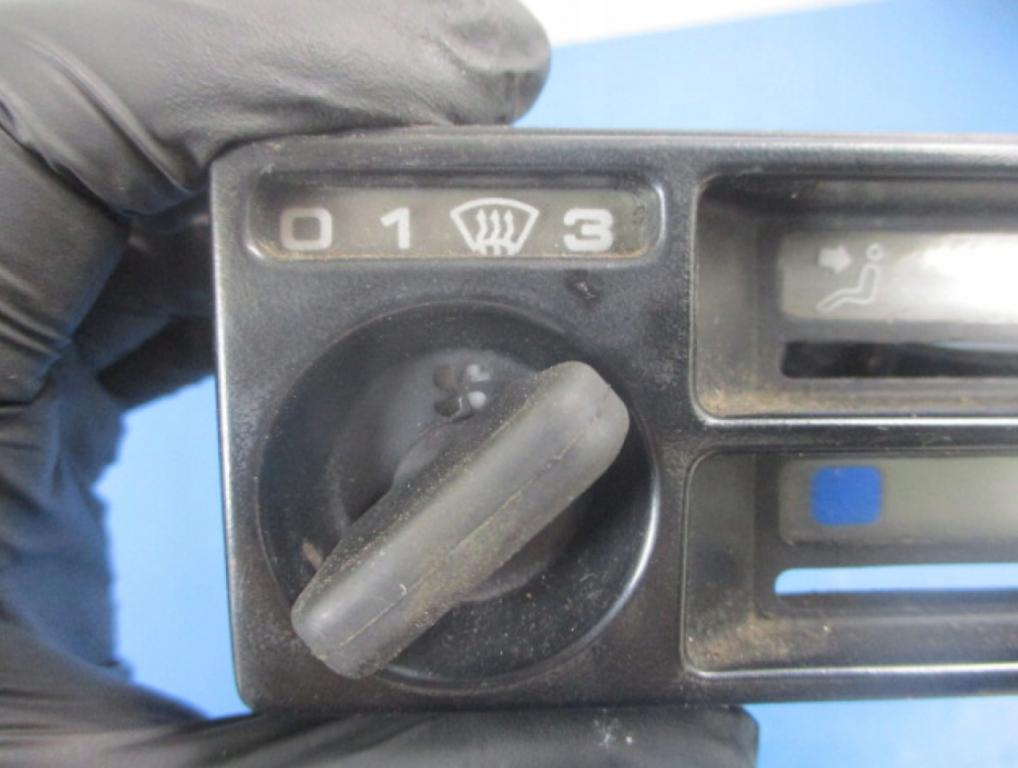 VW GOLF II (19E, 1G1) HB 1991 40,00 1.6 D - ME 1588,00 Panel kúrenia 191819045A