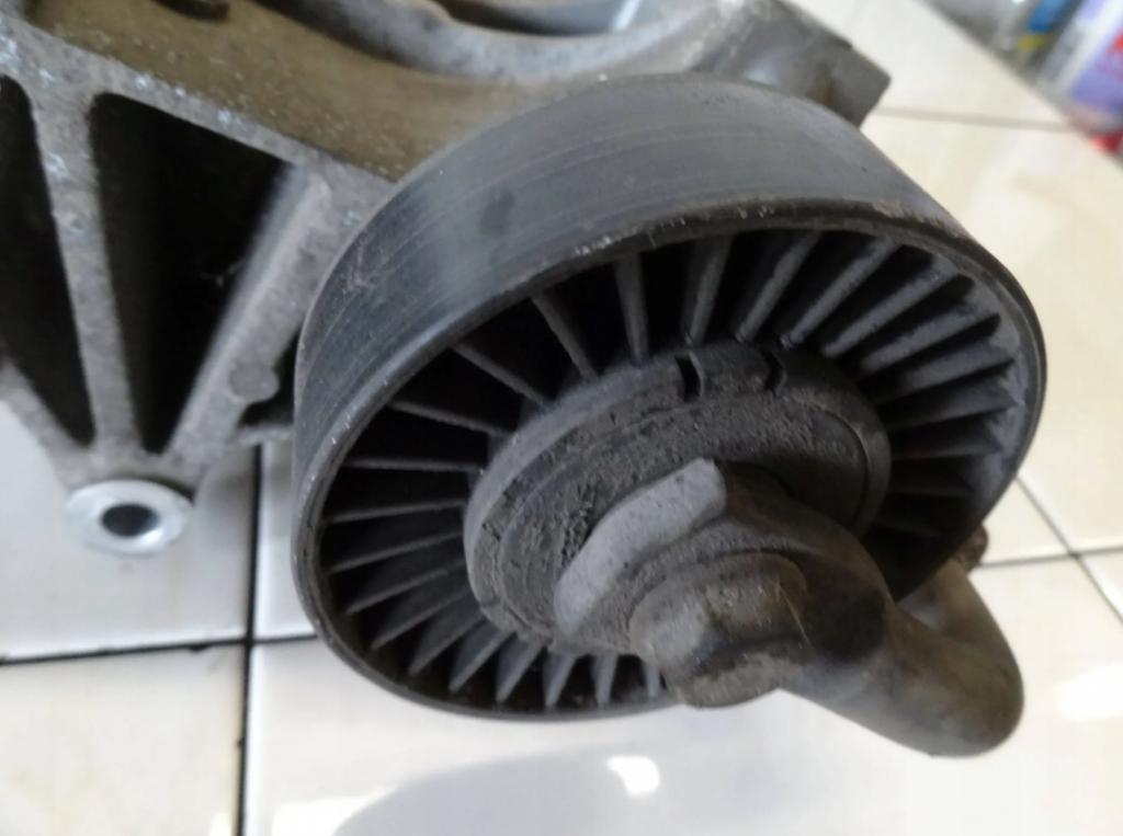 SEAT CORDOBA I 1.6 B 2001 DRŽIAK MOTORA 037903143G 037903315B
