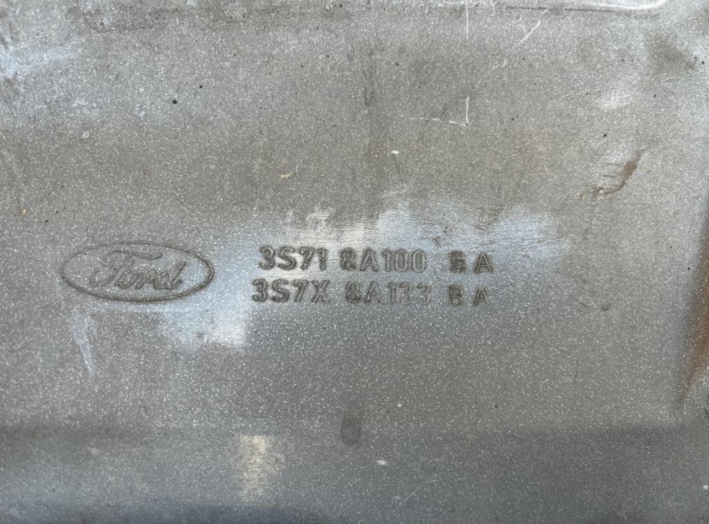 Ford Mondeo Mk3 Mriežka maska 3S718A100BA