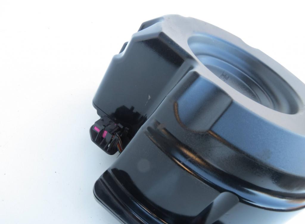 PORSCHE CAYENNE 4.8 V8 SUBWOOFER REPRODUKTOR 7L0035403
