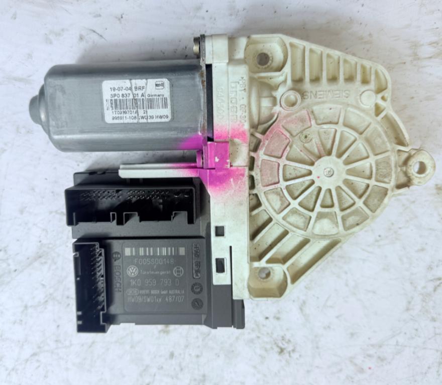 VW GOLF Motor sťahovania okna ľavy predný 1K0959793D