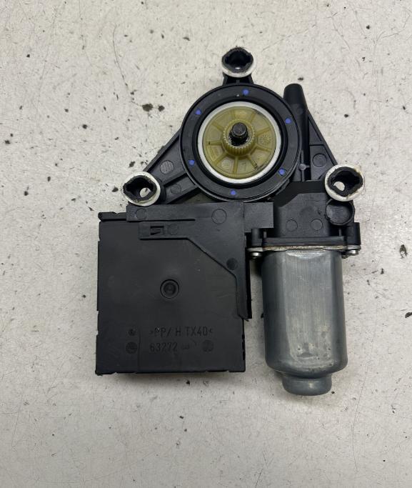 Škoda Octavia Mk2 (1Z) Motorček na ovládanie okien predných dverí 1T0959702E 1K0959792K