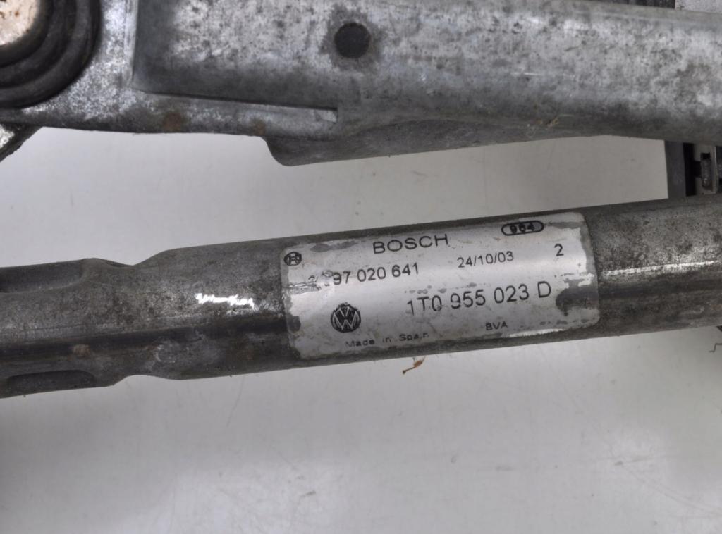VW TOURAN Motorček stierača s mechanizmom ľavý 1T0955023D