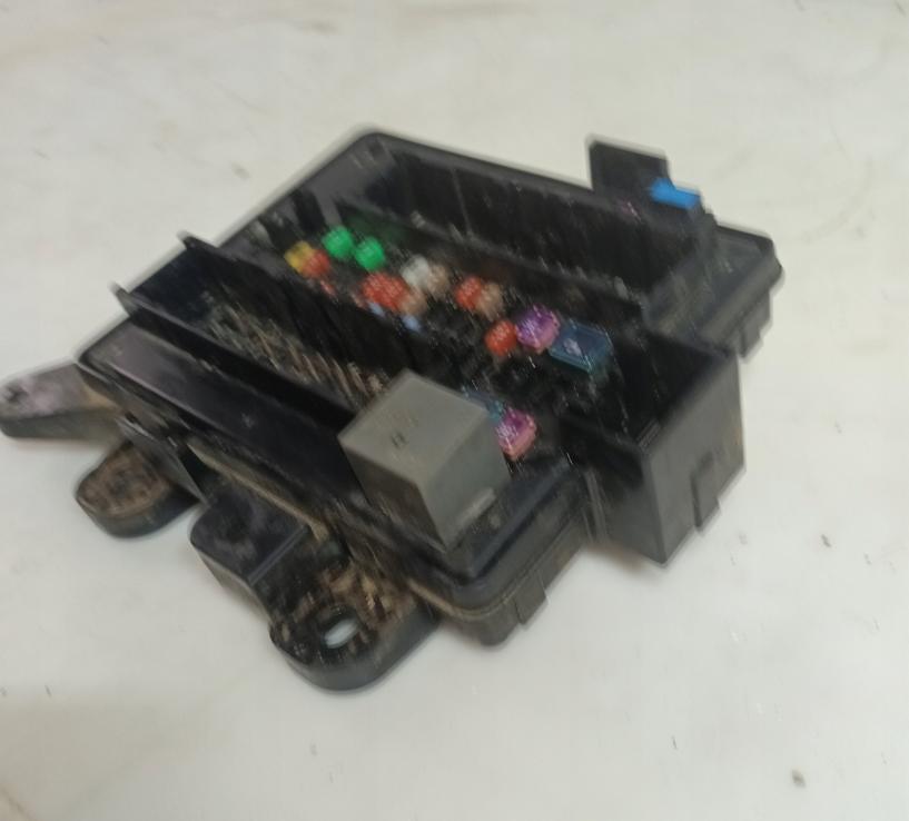 CHEVROLET CAMARO 2015 - 2022    2.0 Turbo 202 kW [275 KM] benzyna 2016 - 2022  Skrinka poistková 84044726 (Poistkové skrinky)