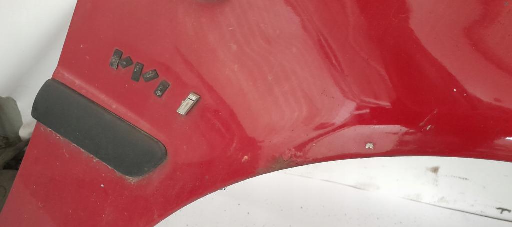 TOYOTA COROLLA E11  PREDNÝ PRAVÝ BLATNÍK