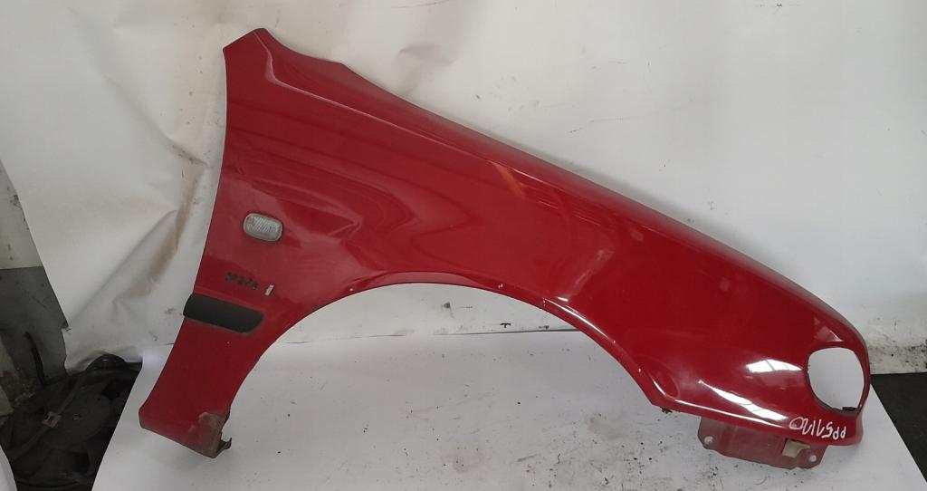 TOYOTA COROLLA E11  PREDNÝ PRAVÝ BLATNÍK