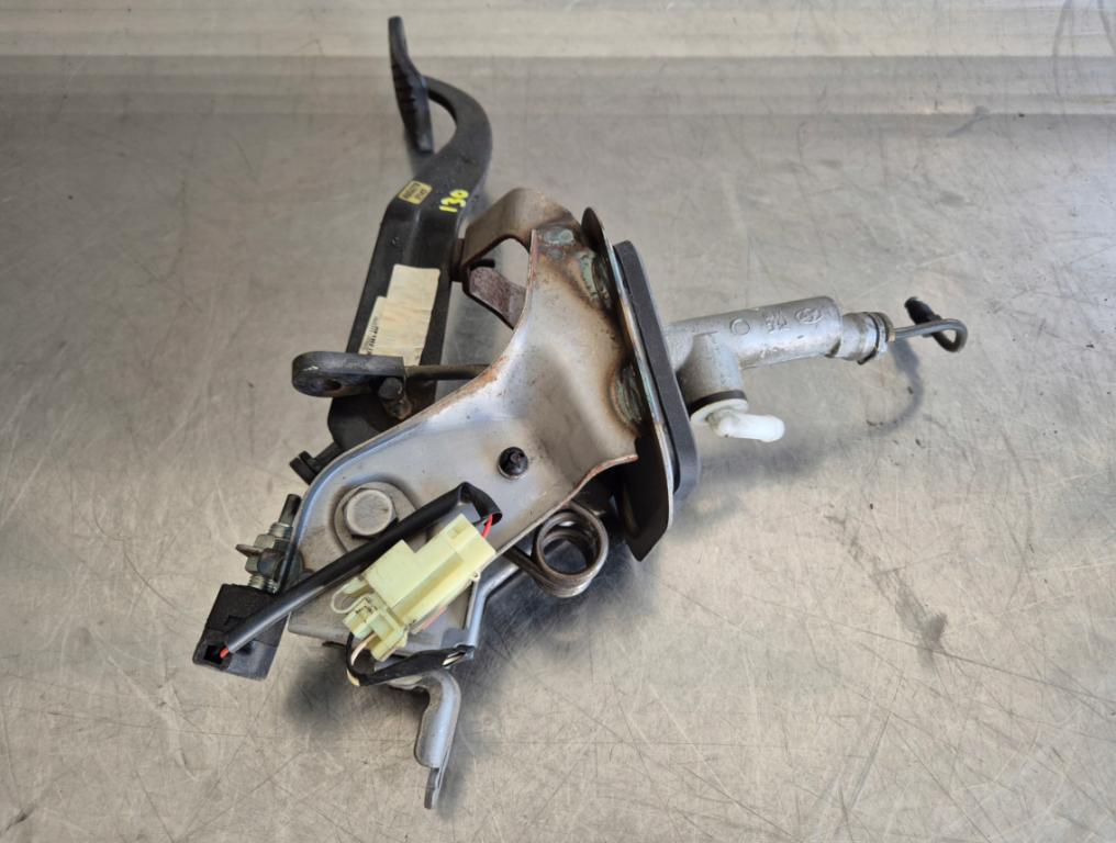 HYUNDAI I30 pedal spojky 32802-1H320