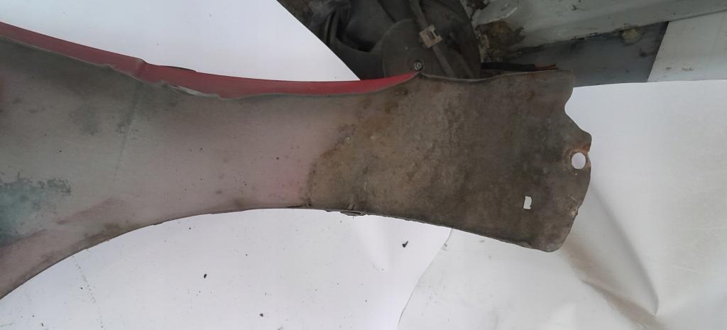 TOYOTA COROLLA E11  PREDNÝ PRAVÝ BLATNÍK