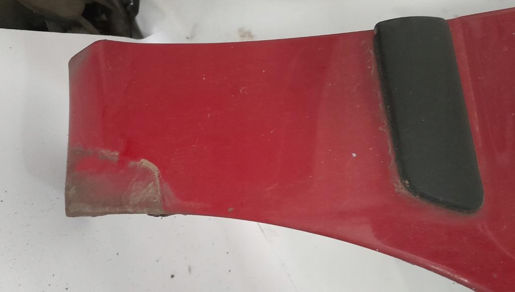 TOYOTA COROLLA E11  PREDNÝ PRAVÝ BLATNÍK
