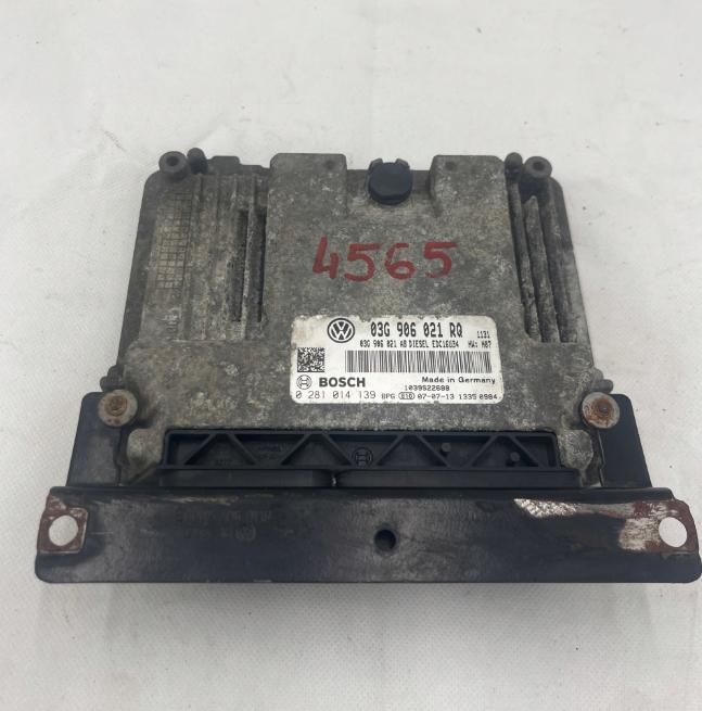 Vw Passat riadiaca jednotka 03G906021RQ
