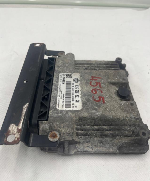 Vw Passat riadiaca jednotka 03G906021RQ