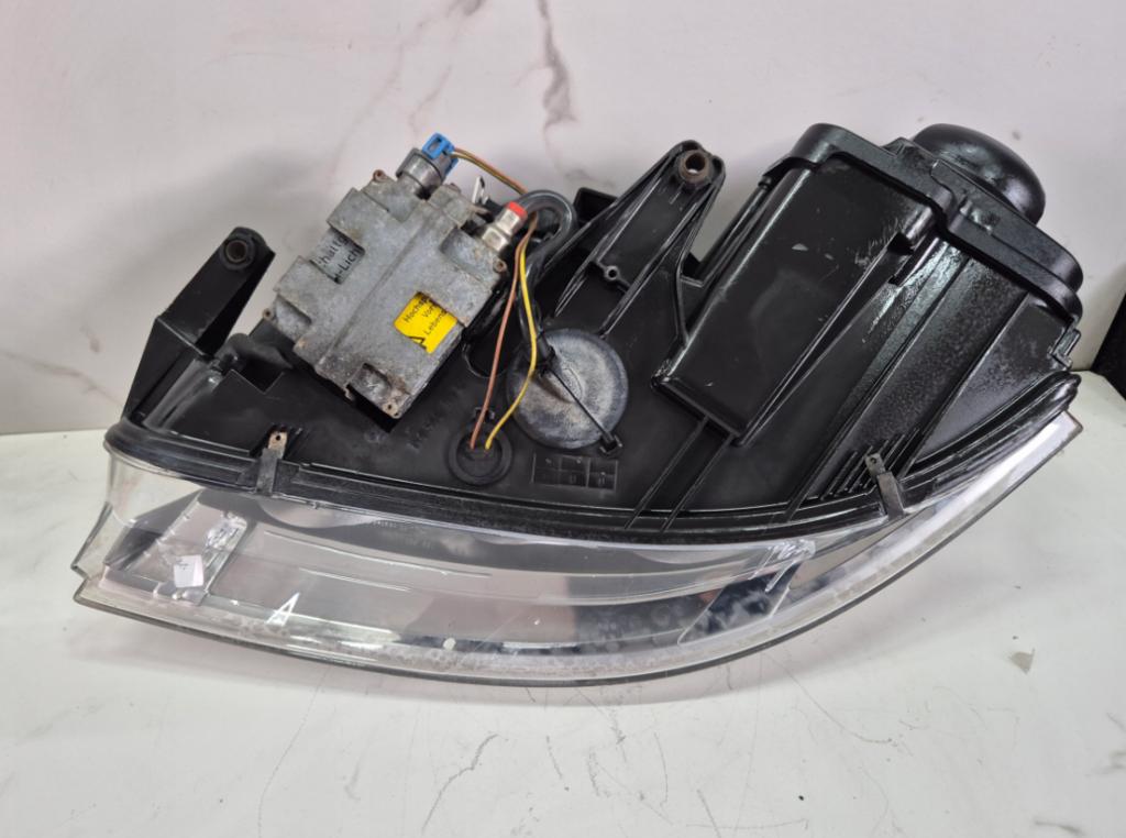 PASSAT B5 LIFT Reflektor Pravy XENON  3B7941016M