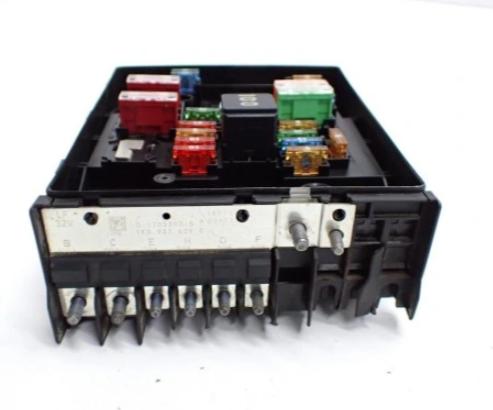 VW CADDY GOLF VI 2.0TDI SKODA OCTAVIA II  Skrinka poistková1K0937125D