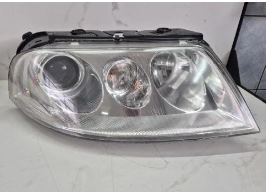 PASSAT B5 LIFT Reflektor Pravy XENON  3B7941016M