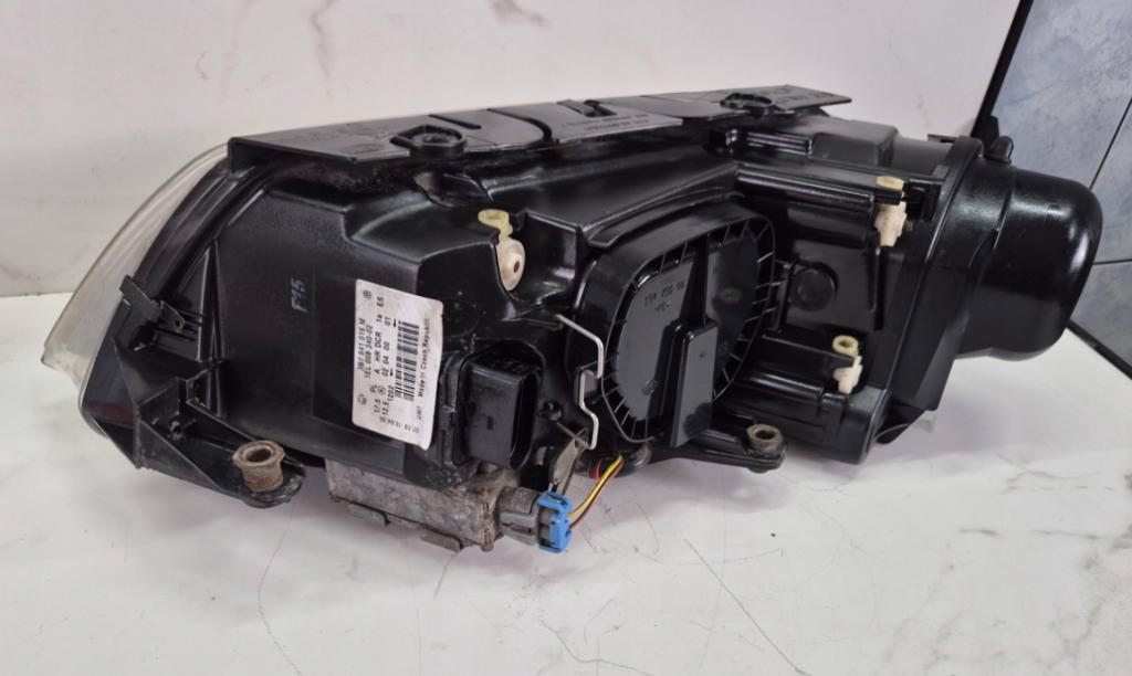 PASSAT B5 LIFT Reflektor Pravy XENON  3B7941016M