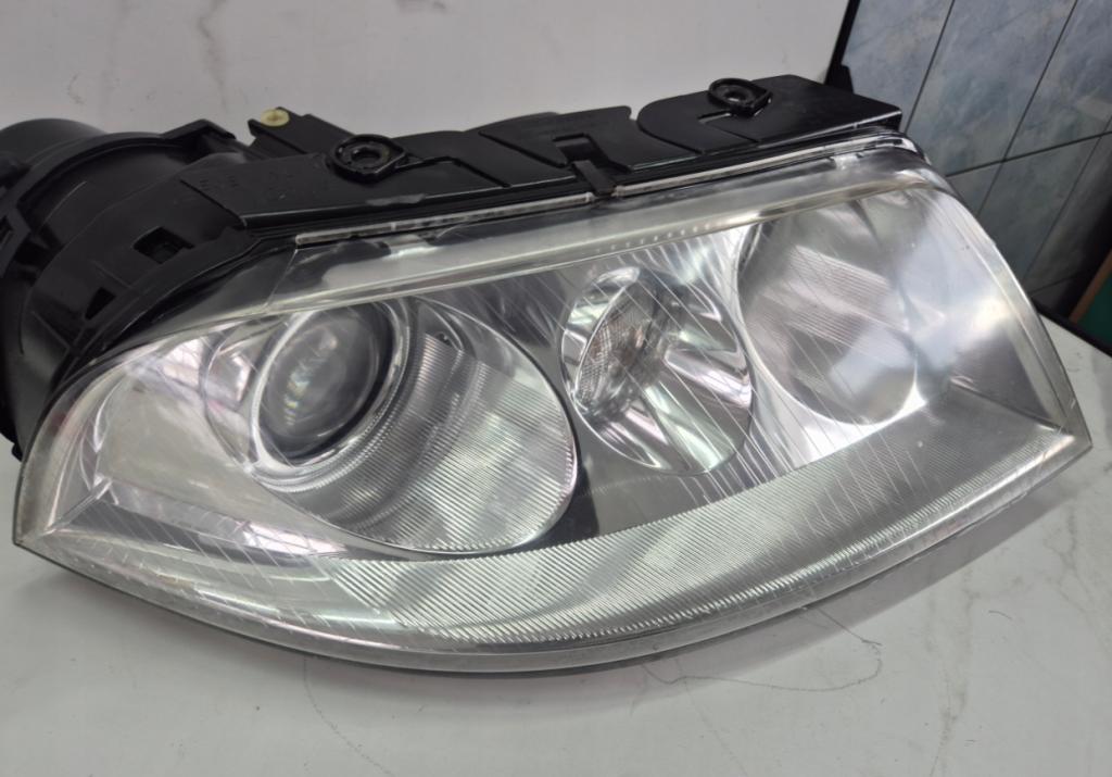 PASSAT B5 LIFT Reflektor Pravy XENON  3B7941016M