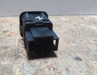 Spínač otvárania palivovej nádrže Škoda Octavia I r.v. 1996-2000 1u0959833