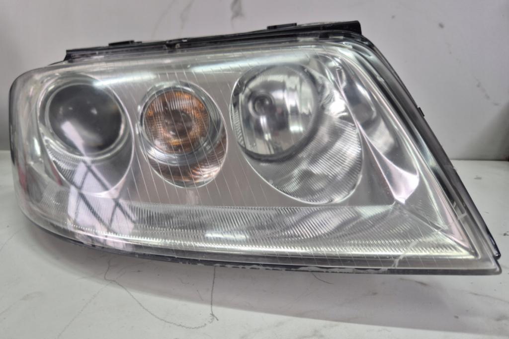 PASSAT B5 LIFT Reflektor Pravy XENON  3B7941016M