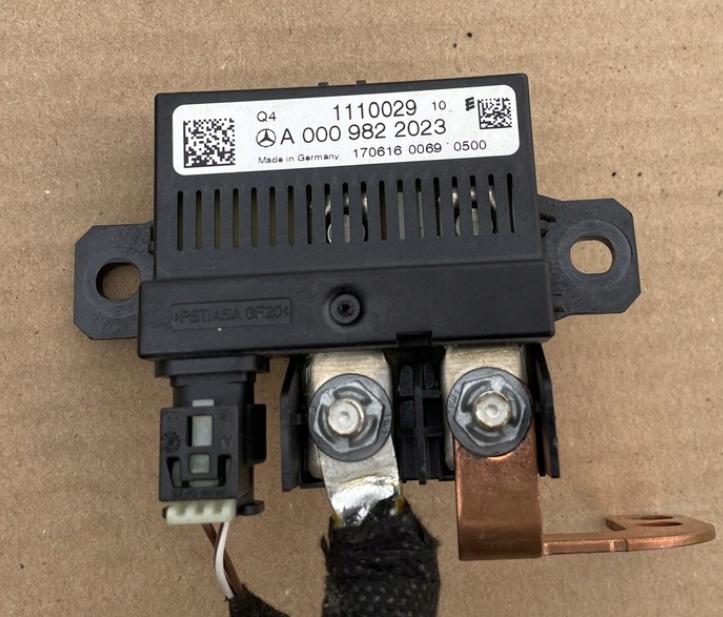MERCEDES W204 W212  W246 Relé - Modul napetia akumulátora A0009822023 