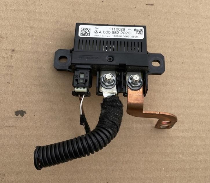 MERCEDES W204 W212  W246 Relé - Modul napetia akumulátora A0009822023