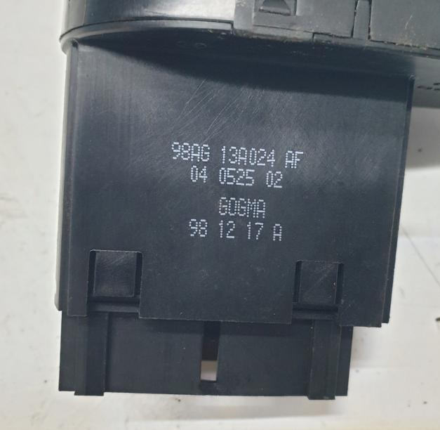 Ford Focus Mk1 1998-2004 1.4 16v 80 HP manual 59 kW 1388 cm3 5- prepínač 98AG13A024AF