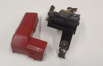 SUZUKI SWIFT MK6 04-10 1.3 DDIS modul poistky svorka akumulatora   