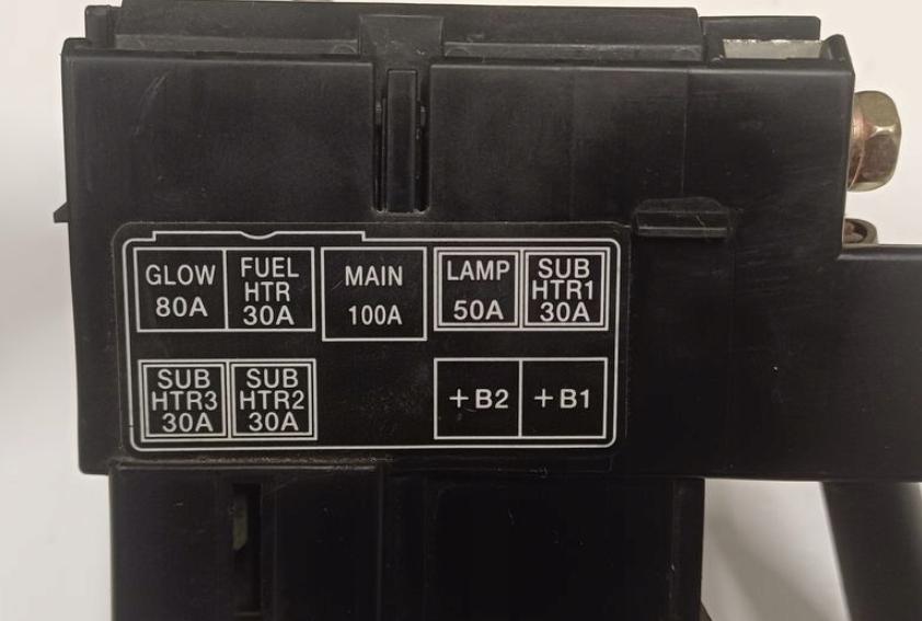 SUZUKI SWIFT MK6 04-10 1.3 DDIS modul poistky svorka akumulatora