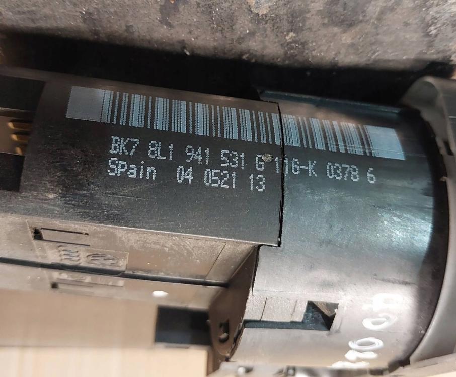 Audi A3 Spínač svetiel na prístrojovej doske 8L1941531G (Prepínače, spínače, tlačidlá a ovládače kúrenia)