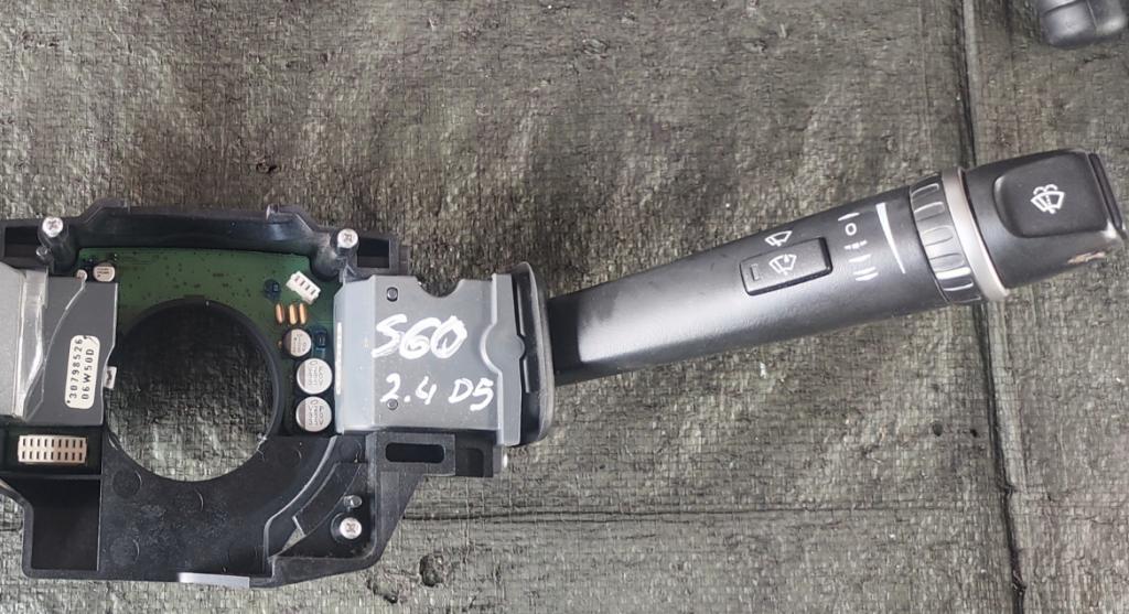 Volvo S60 I 2000-2010 sedan 2.4 D5 diesel MT 136 kW 2007  Prepinac/spinac/tlacidlo a ovladac kurenia 30798515
