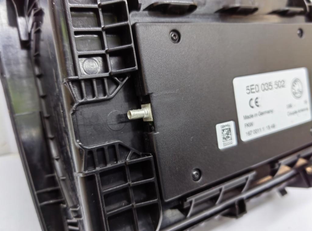 Skoda Octavia 2015 kastlík 5E1863071E modul GSM 5E0035502