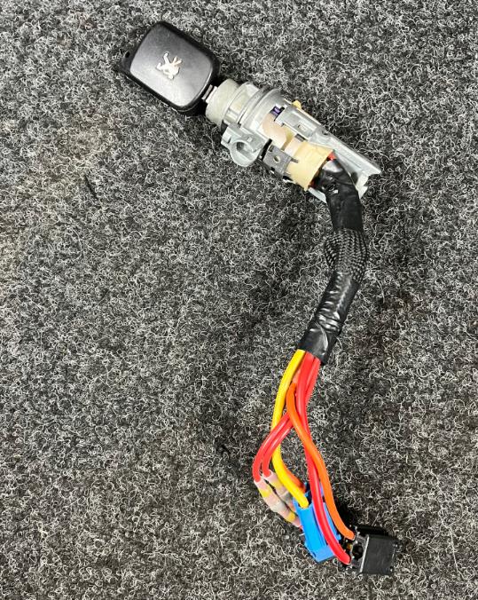 Peugeot 607 sedan 2.2 HDI diesel 98 kW 2002 Spinacia skrinka a kluc N0500109