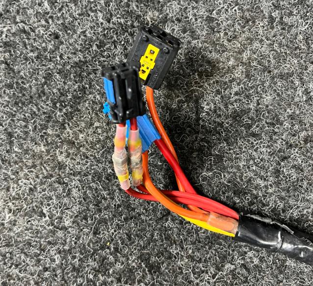 Peugeot 607 sedan 2.2 HDI diesel 98 kW 2002 Spinacia skrinka a kluc N0500109