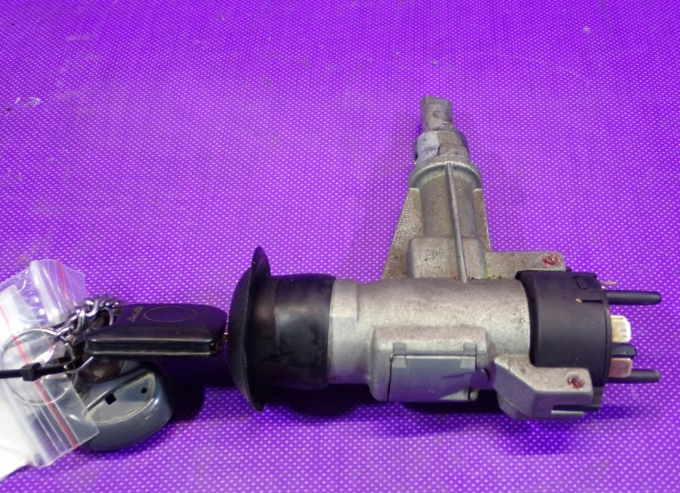 Audi 80 B4 1991-1994 sedan 2.0 8v petrol MT 85 kW 1994  Spinacia skrinka a kluc 893905851D