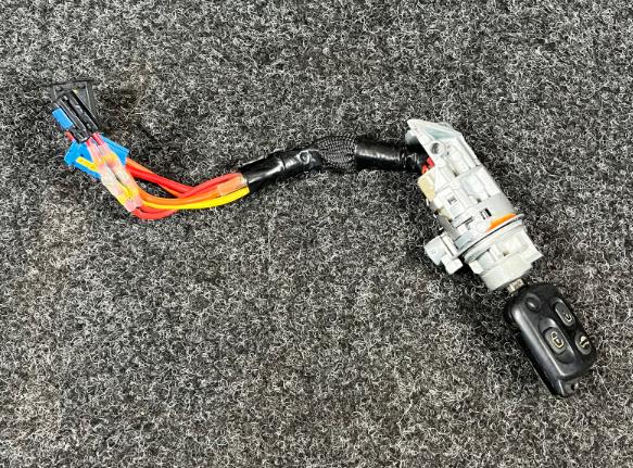 Peugeot 607 sedan 2.2 HDI diesel 98 kW 2002  Spinacia skrinka a kluc N0500109