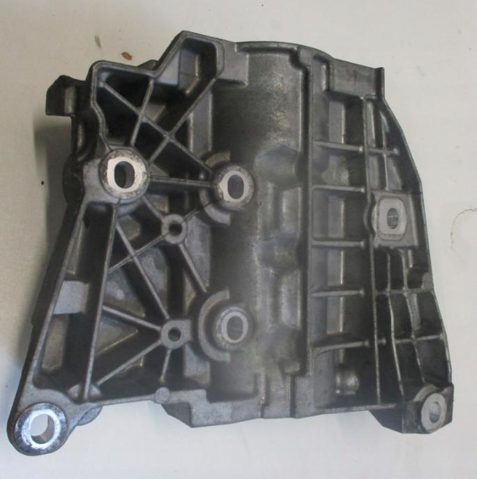 Land Rover Discovery Sport L550 2014-2019 hatchback 2.0 TD diesel AT 110 kW 2018  Drziak motora GJ32-4H473-AD