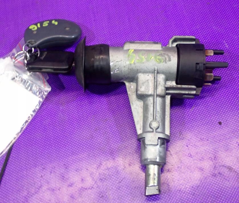 Audi 80 B4 1991-1994 sedan 2.0 8v petrol MT 85 kW 1994  Spinacia skrinka a kluc 893905851D