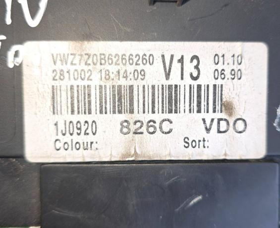 Volkswagen Golf IV 1997-2003 hatchback 1.9 TDI diesel 85 kW 1999  Pristrojova doska, displej 1J0920826C