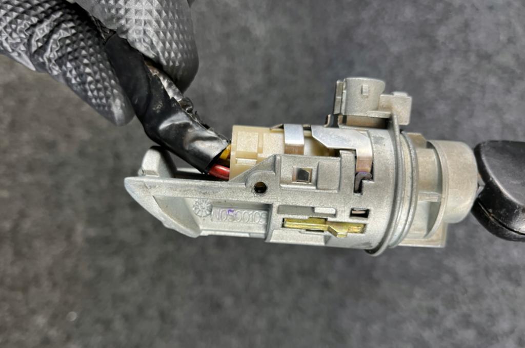 Peugeot 607 sedan 2.2 HDI diesel 98 kW 2002 Spinacia skrinka a kluc N0500109