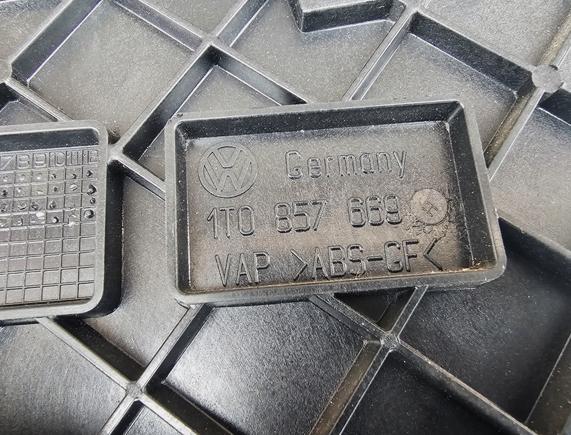 Volkswagen Touran I 2003-2015 minivan 1.9 TDI diesel 77 kW 2007 Laktova opierka 1T0857669