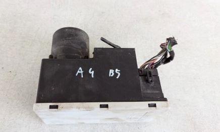 Audi A4 B5 1994-2001 sedan 1.9 TDI diesel MT 85 kW 2000  Riadiaca jednotka centralneho zamku 8L0862257A