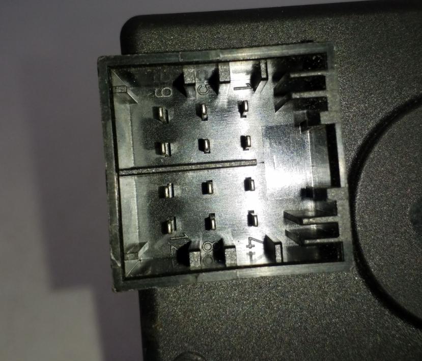 Volkswagen Touareg I 2002-2010 hatchback 4.2 V8 petrol AT 228 kW 2006  Spinacia skrinka a kluc 3D0905865F