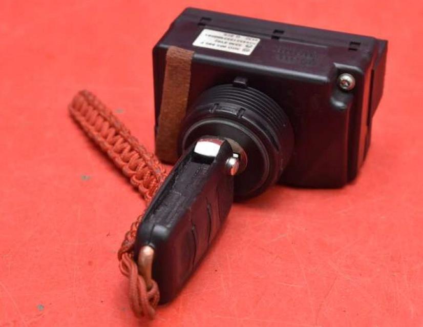 Bentley CONTINENTAL  GT 6.0 Spinacia skrinka a kluc 3D0905865F