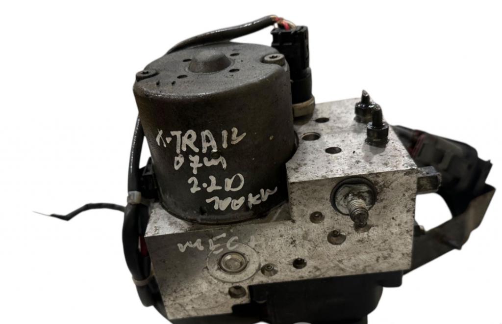 Nissan X-trail I T30 2001-2007 suv 2.2 DCI diesel 84 kW 2003  Pumpa ABS 476008H710