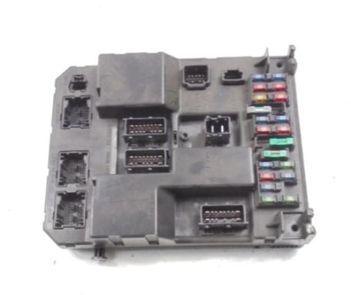 Peugeot 307 hatchback 1.6 16v petrol MT 80 kW 2002  MODUL BSI Poistkova skrinka 9651197480  9651196780
