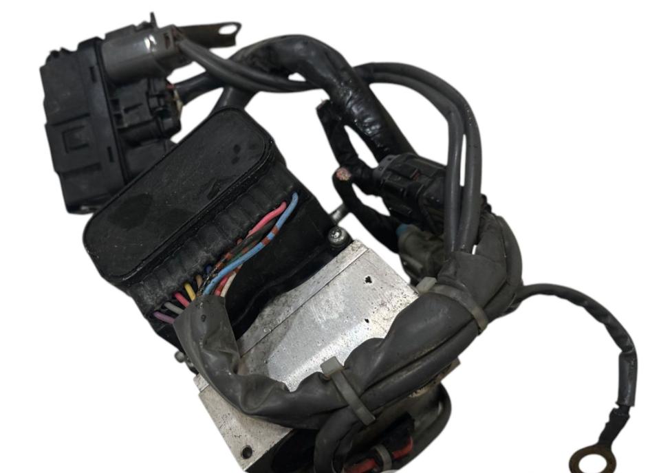 Nissan X-trail I T30 2001-2007 suv 2.2 DCI diesel 84 kW 2003  Pumpa ABS 476008H710