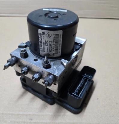 Renault Megane III 2008-2016 hatchback 1.5 DCI diesel MT 78 kW 2010  Pumpa ABS 476601563R 