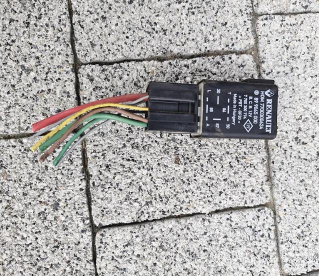 Renault Master II 1998-2010 2.8 DTI diesel 84 kW 2001  Rele 7700300774  7700300624
