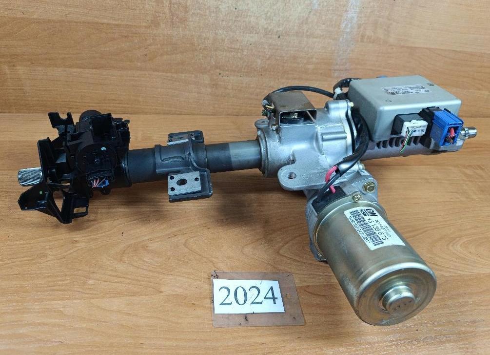 Opel Corsa C 2000-2006 hatchback 1.2 16v petrol MT 55 kW 2004  Servocerpadlo, pumpa riadenia 13136673 13136672