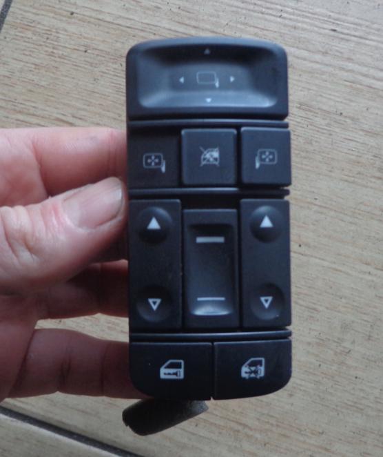 Opel Vectra C 2002-2008 sedan 1.9 CDTI diesel MT 110 kW 2005  Prepinac/spinac/tlacidlo a ovladac kurenia 13224058