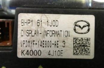 Mazda 3 III BM 2013-2018 sedan 2.0 16v petrol MT 114 kW 2016  Pristrojova doska, displej BHP1611J0D